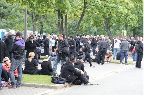 Teilnehmer der Nazi-Demo am Dortmunder Hafen.