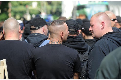 Polizeieinsatz bei der Demonstration der Neo-Nazis. Foto: Franz Luthe