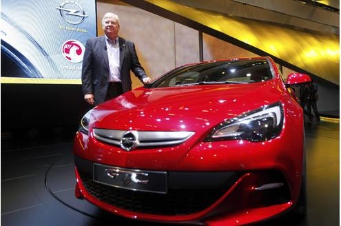 Das würden Zetsche und Reithofer, aber sicher auch Opel Europa-Chef Nick Reilly, hier mit einem Opel GTC,...