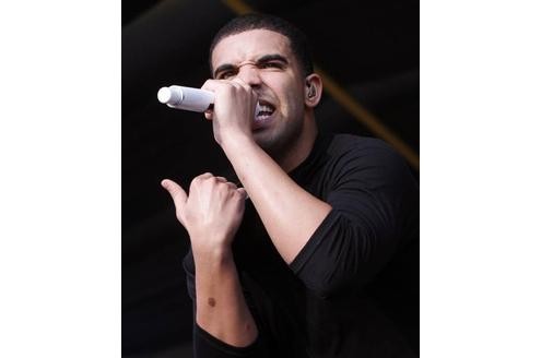 ... Rapper und R'n'B-Sänger. Bevor er diese Karriere startete, war der 24-Jährige als TV-Seriendarsteller bekannt geworden. Über Serien weiß auch...
