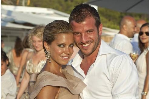 And the winner is... Sylvie van der Vaart. TV-Moderatorin und Frau des ehemaligen Hamburgers Rafael van der Vaart.