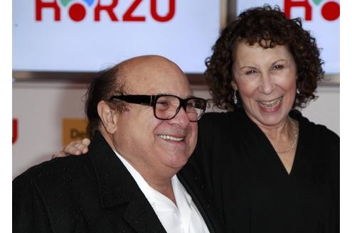 Unter anderem dabei: Holywoodstar Danny Devito mit seiner Frau Rhea Perlman. Und wer sich schon immer fragte, wie es aussieht, wenn ein 1,60 Meter großer Star ...