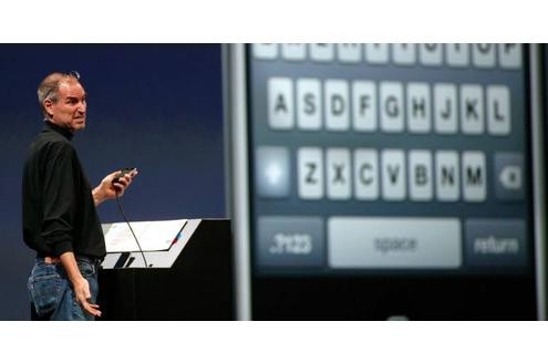 Der nächste große Coup, der die Welt der Smartphones revolutionierte, war die Präsentation des iPhones ...