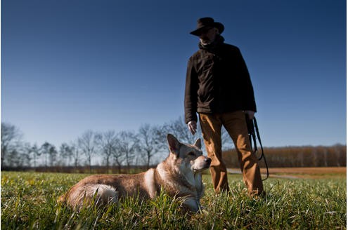 Pertenbreiter und seine Wolfshunde.