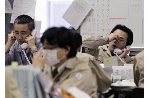 Wieviel die Mitarbeiter und Experten in der Katastrophenzentrale in Fukushima wissen, ist unklar. Sie versuchen seit Tagen verzweifelt, die Situation unter Kontrolle zu bringen.