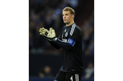 Manuel Neuer ist auf Grund seiner natürlichen Art der Schalker Fan-Liebling. Durch seine konstant starken Leistungen begehrt ihn aber auch die Konkurrenz.