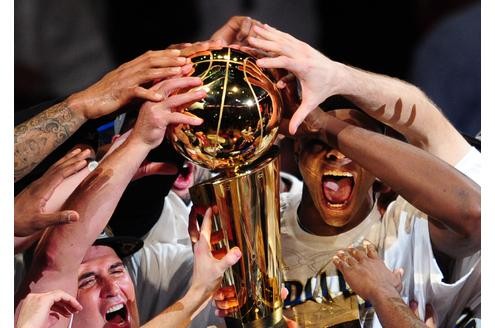 Daily Mail (England): Dallas heizt Miami ein und sichert sich seinen ersten NBA-Titel. (sid)