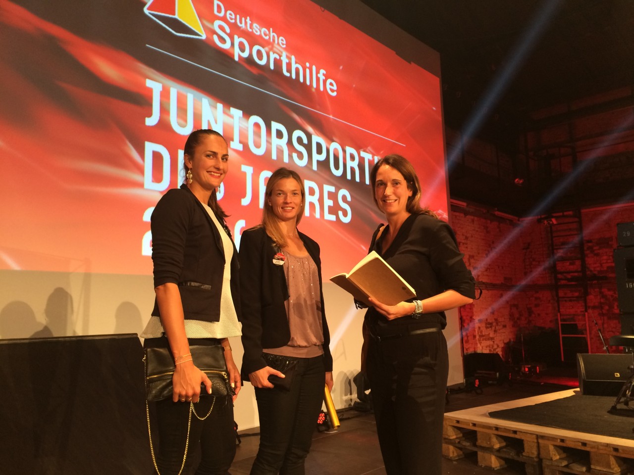 Ilka Semmler (v.l.) und Katrin Holtwick mit Sportredakteurin Kirsten Simon.