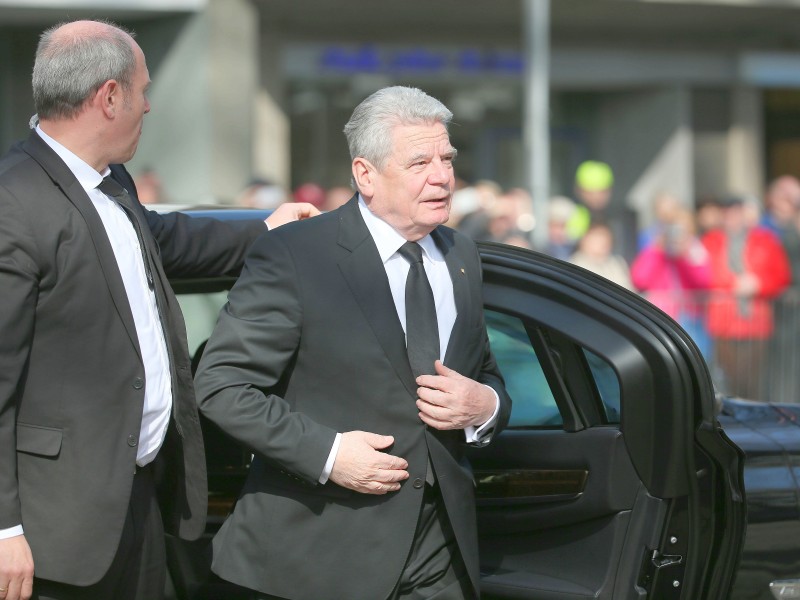 Mit einer Trauerfeier nehmen Angehörige, Freunde und politische Weggefährten in Köln Abschied vom ehemaligen Außenminister Guido Westerwelle. Bundespräsident Joachim Gauck war einer der Gäste bei dem ökumenischen Gottesdienst...