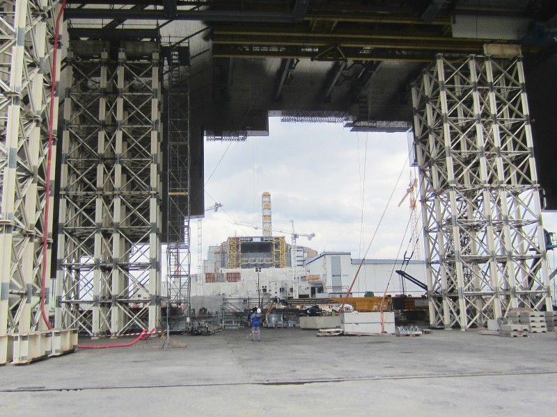 ...soll ab 2017 für 100 Jahre über dem explodierten Reaktor 4 des Atomkraftwerks Tschernobyl stehen.