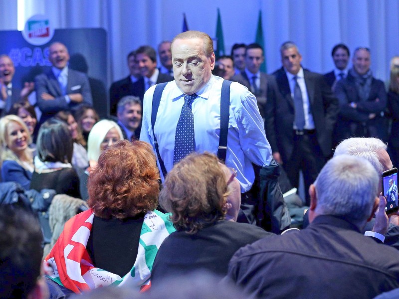 Berlusconi hat auch abseits der Politik ungezählte Schlagzeilen gemacht. Zum Beispiel mit dem Fall „Rubygate“. 
