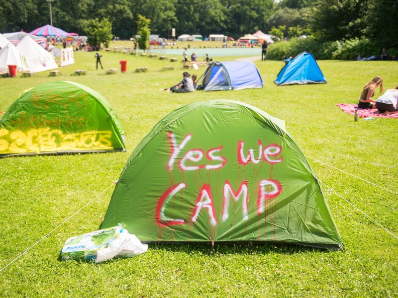 Nach der gerichtlichen Genehmigung des Protest-Camps in Hamburg-Entenwerder haben G20-Demonstranten am Mittwochabend auch die Erlaubnis erhalten, im Altonaer Volkspark zu übernachten.