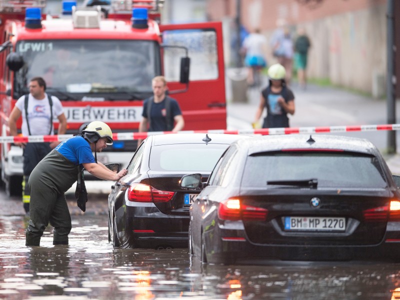 Die Feuerwehr half.