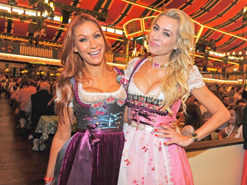 Schauspielerin Yasmina Filali und Moderatorin Verena Kerth (v.l.).