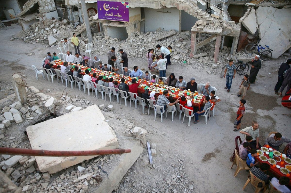 2017-06-19T201145Z_1365262200_RC13C22B05A0_RTRMADP_3_RELIGION-RAMADAN-SYRIA.JPG