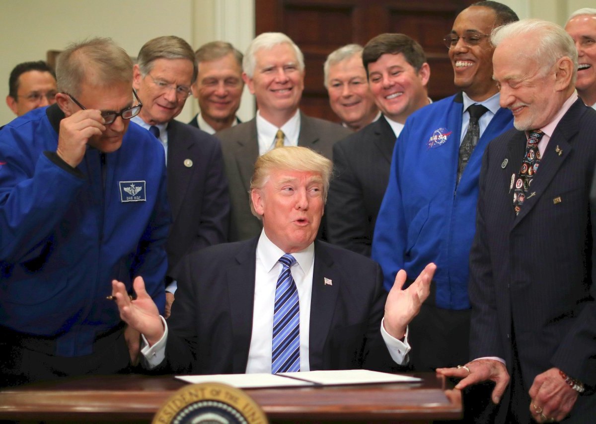 2017-06-30T194301Z_161870450_RC19952673A0_RTRMADP_3_USA-TRUMP.JPG