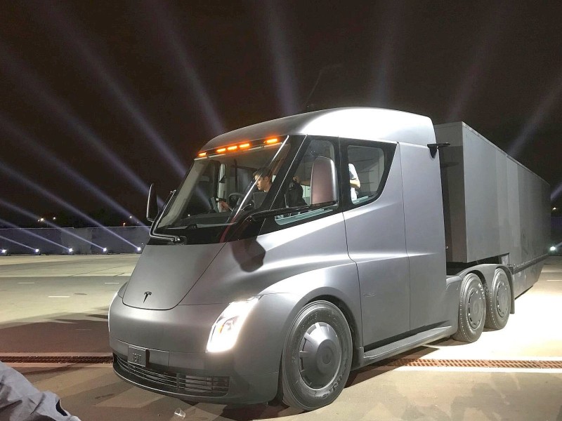 Der Prototyp für den Elektro-Lkw Tesla Semi. Ab 2019 soll der Truck produziert werden.