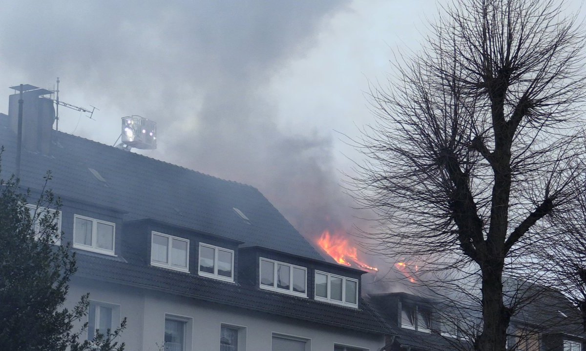 20171226_Dachstuhlbrand_Essen_ANC-NEWS-08.jpg