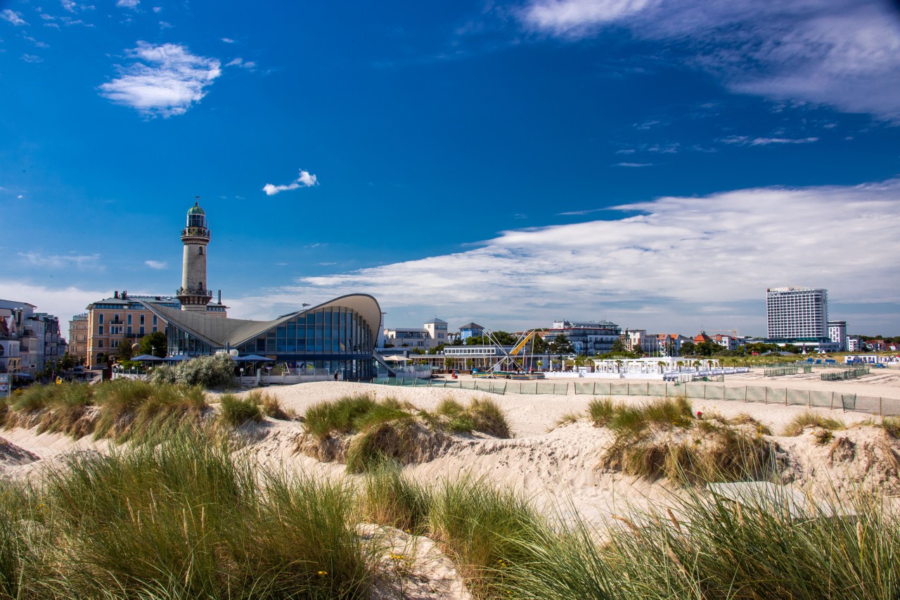 Urlaub an der Ostsee: Die Aktion einer Familie macht die Menschen in Warnemünde fassungslos. (Symbolbild)