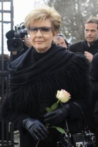 Auch Fernseh-Moderatorin Carolin Reiber nahm an der Trauerfeier teil. Foto: ddp