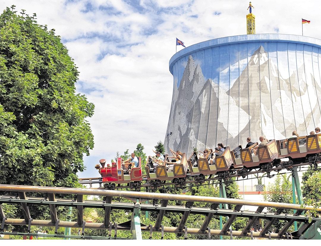 Kalkar heute: Vergnügungspark mit Achterbahn.