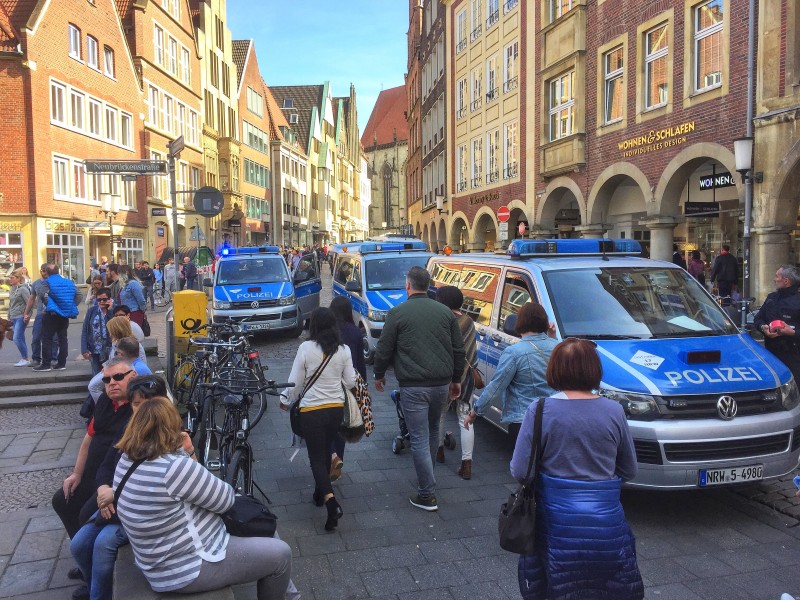 Um 15.27 Uhr war der Fahrer in die Gruppe von Menschen gefahren. 