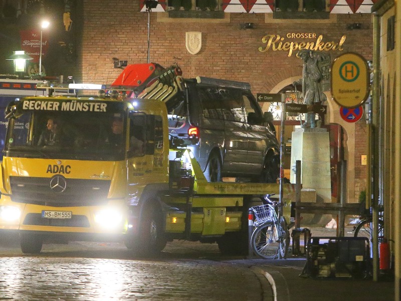 In der Nacht wurde der Tatwagen abgeschleppt. 