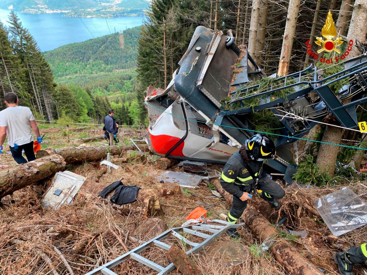 Bei einem Seilbahnunglück in Italien sind 14 Menschen ums Leben gekommen.