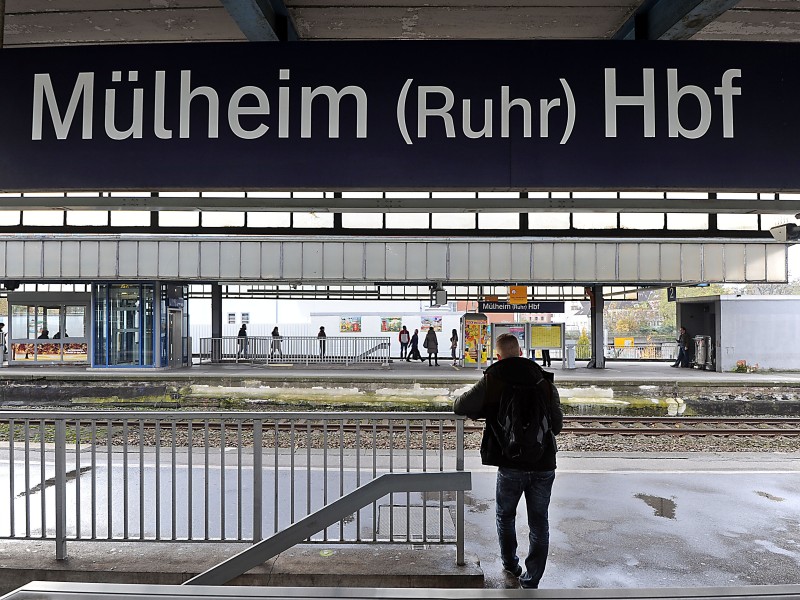 ... Streik betroffen sind der Fern-, Regional- und S-Bahn-Verkehr, wie hier am Mülheimer Hauptbahnhof. Das ...