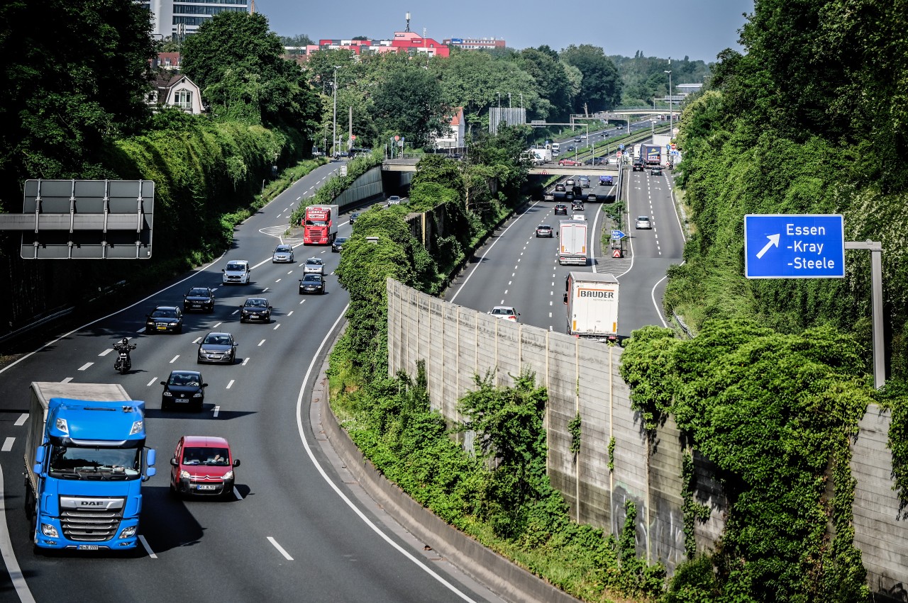 Die A40 bei Bochum wird in nächster Zeit in eine Fahrtrichtung gesperrt. (Symbolbild)