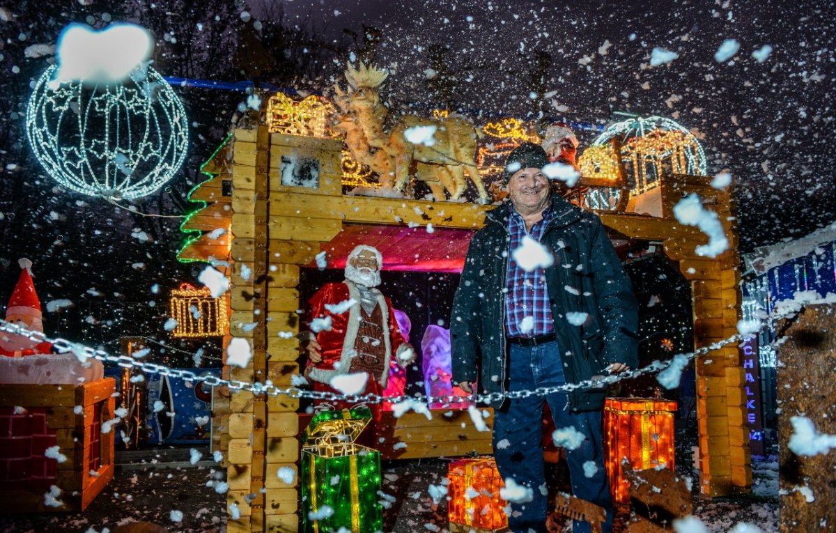 Adriano Gobbo mit seiner Weihnachtswelt