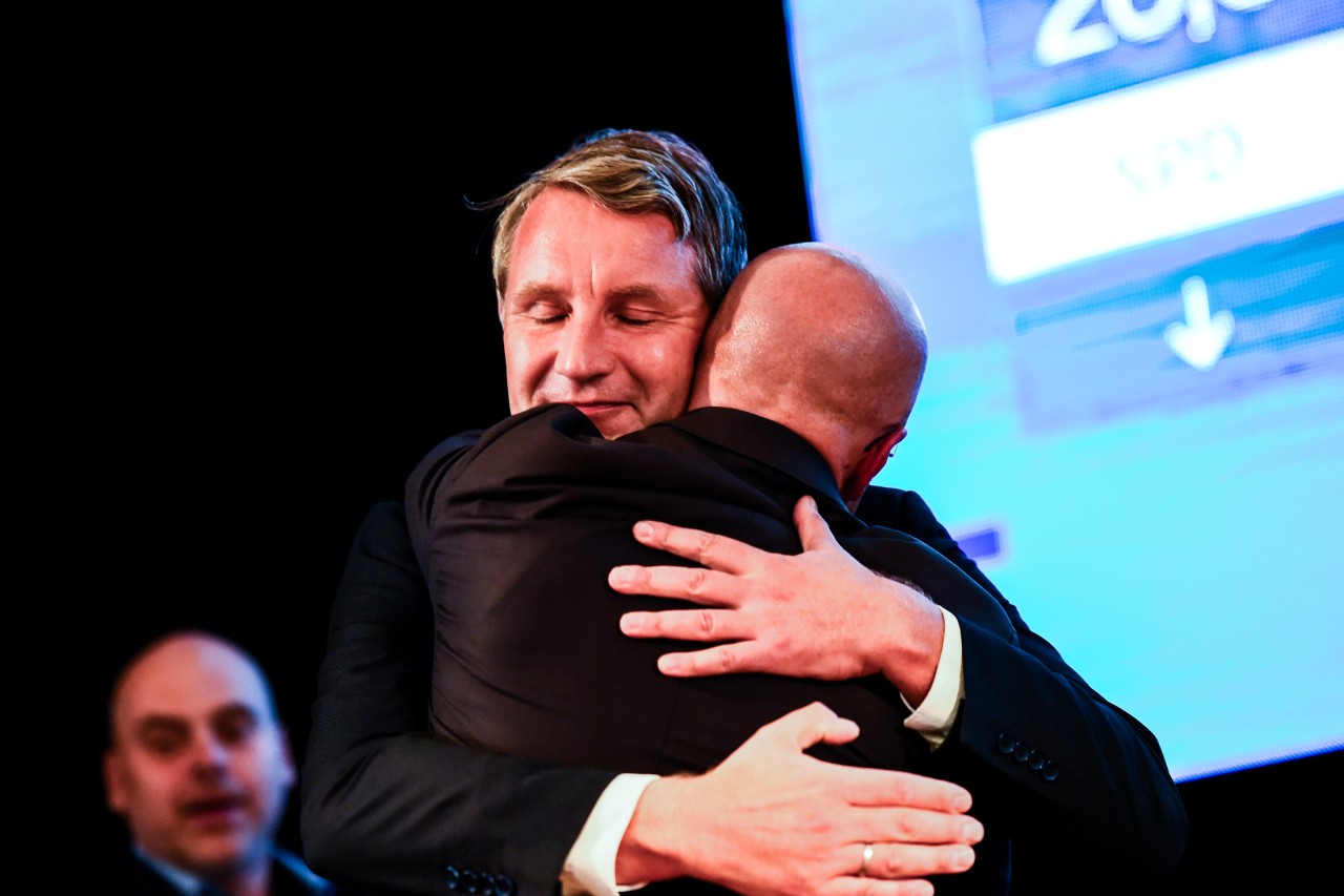 Björn Höcke und Andreas Kalbitz nach der Wahl in Brandenburg. 