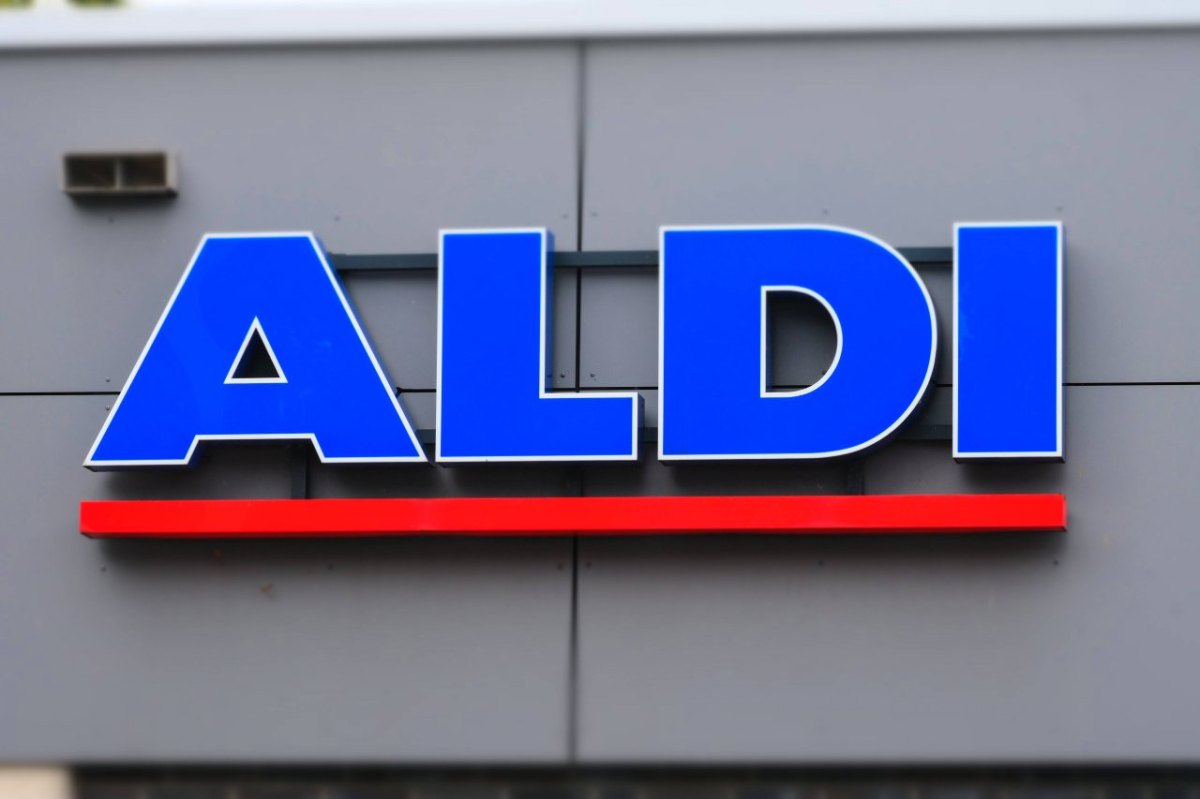 Aldi: Grusel-Fund vor Filiale! Feuerwehr muss anrücken – und ist entsetzt