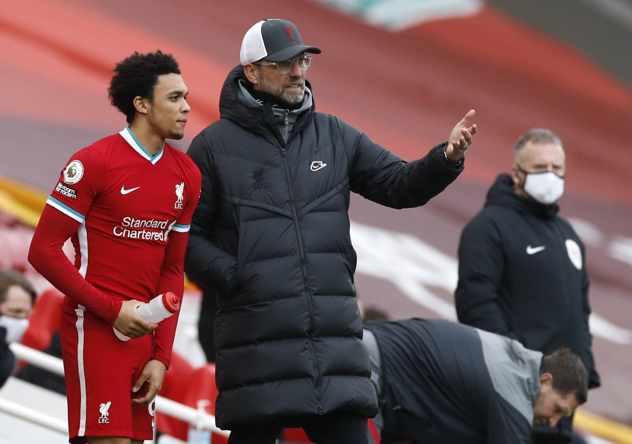 Ex-BVB-Coach Jürgen Klopp gesteht falsche Corona-Testergebnisse. Am Ende war lediglich Trent Alexander Arnold (l.) positiv.