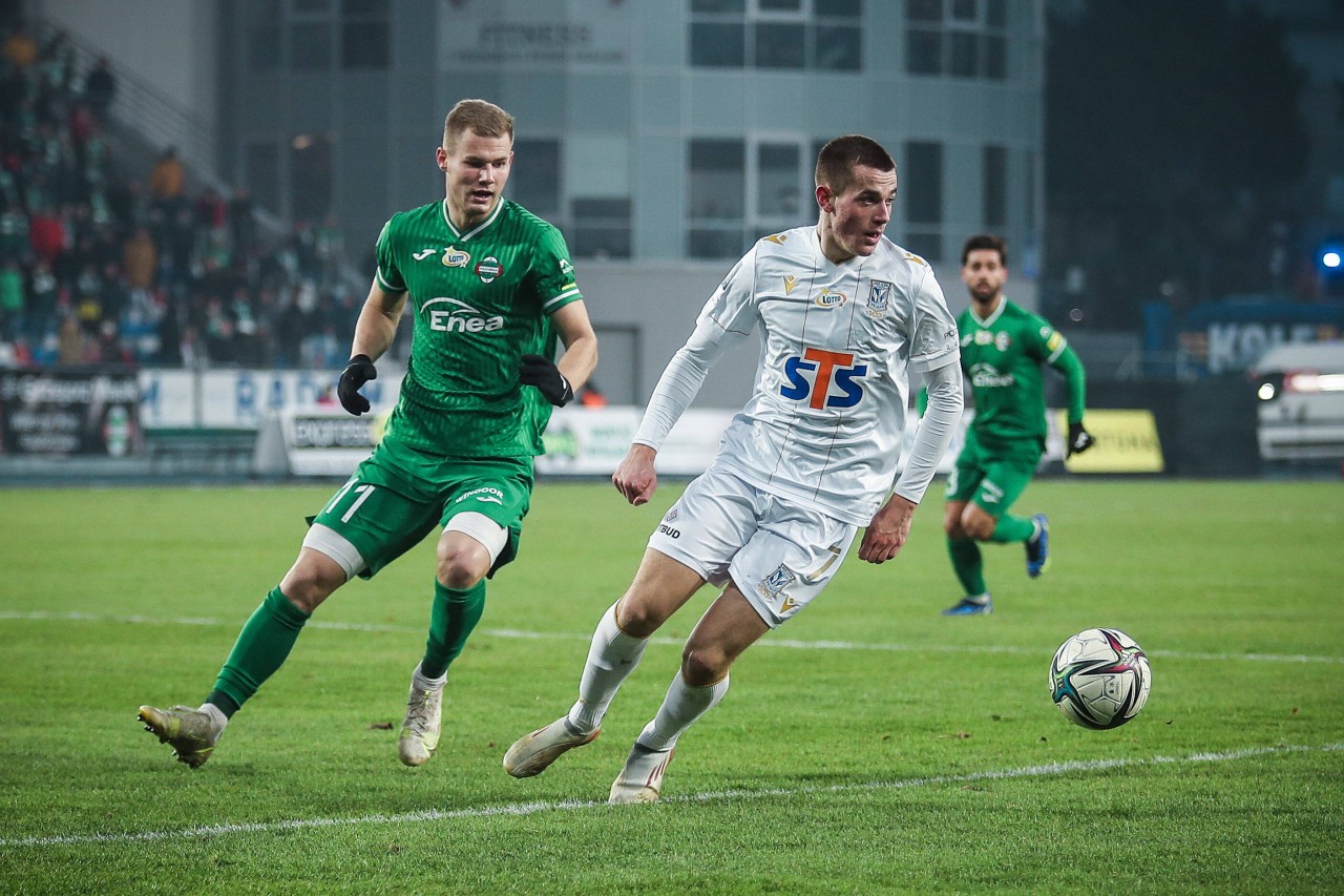 Jakub Kaminski (r.) soll bei Borussia Dortmund und VfL Wolfsburg ganz oben auf der Liste stehen.