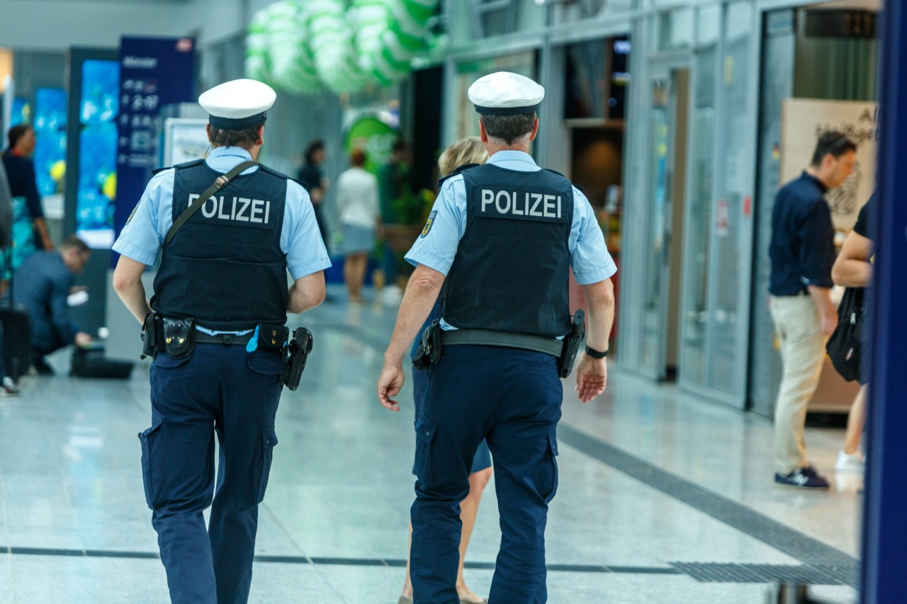 Bahn in NRW: Die Polizei hat am Sonntag einen Schwarzfahrer am Hauptbahnhof Münster erwischt. Allerdings war das noch nicht das Ende der Geschichte. (Symbolbild)