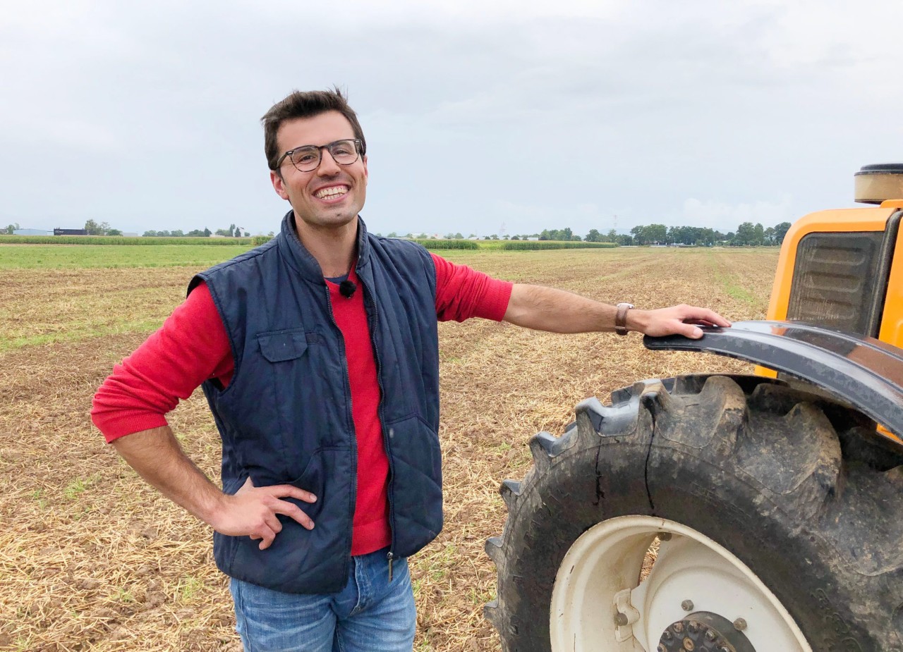 „Bauer sucht Frau International“-Kandiat Justin aus dem Elsass hat die Qual der Wahl mit seinen Hofdamen.