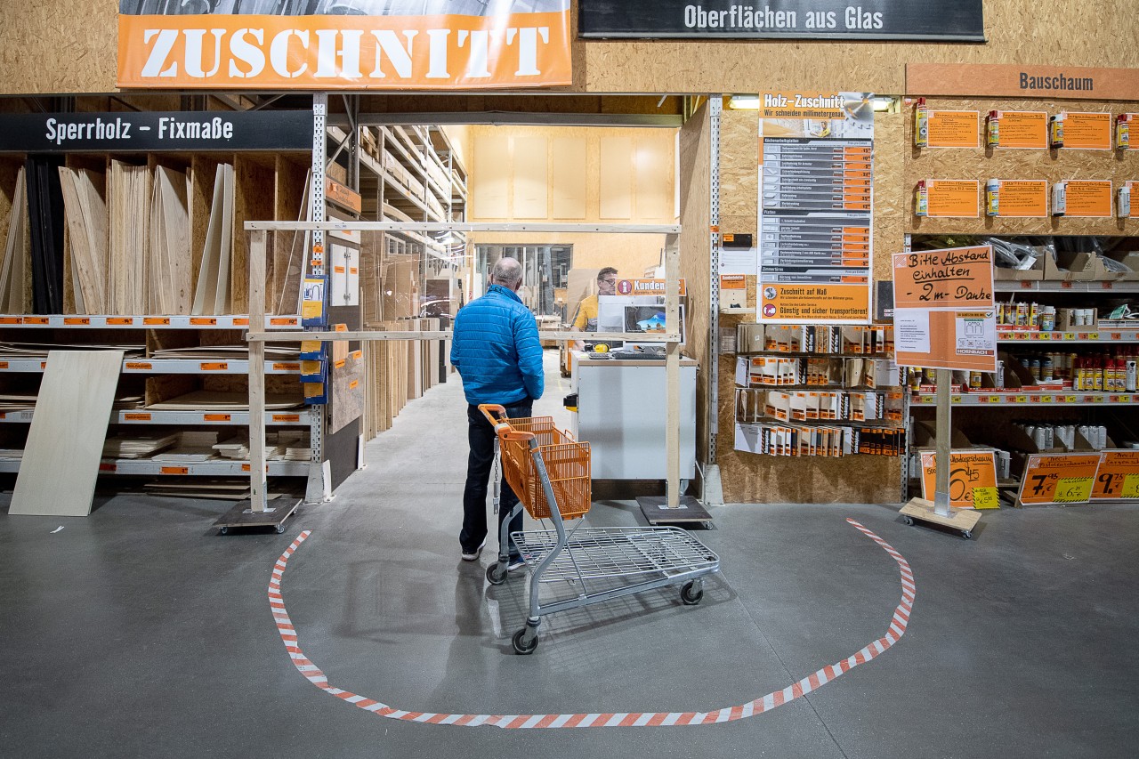 Obi, Hornbach, Bauhaus und Co.: Wegen fehlendem Materials, ausgelöst durch Lieferengpässe, müssen Kunden zukünftig mit einem Preisanstieg rechnen. (Symbolbild)