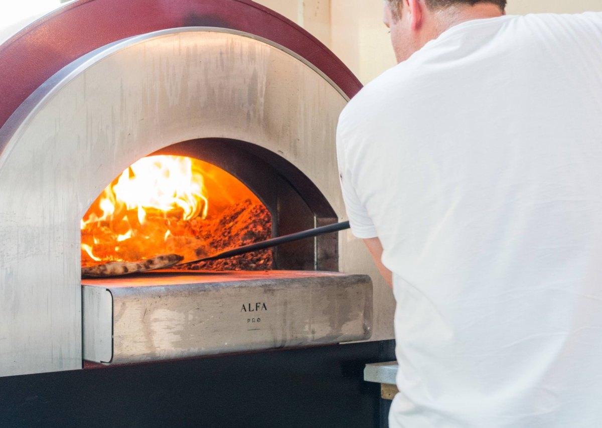 Bochum: Pizzabäcker verfängt sich in Teigknetmaschine - Feuerwehr muss ausrücken