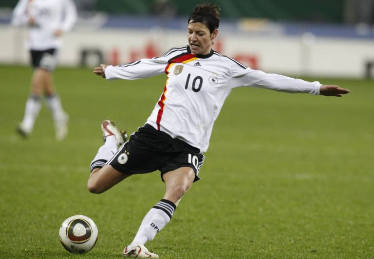 Linda Bresonik gehört zu den besten Fußballerinnen der Welt, sagt ihr Trainer Marco Ketelaer. (Foto: imago)