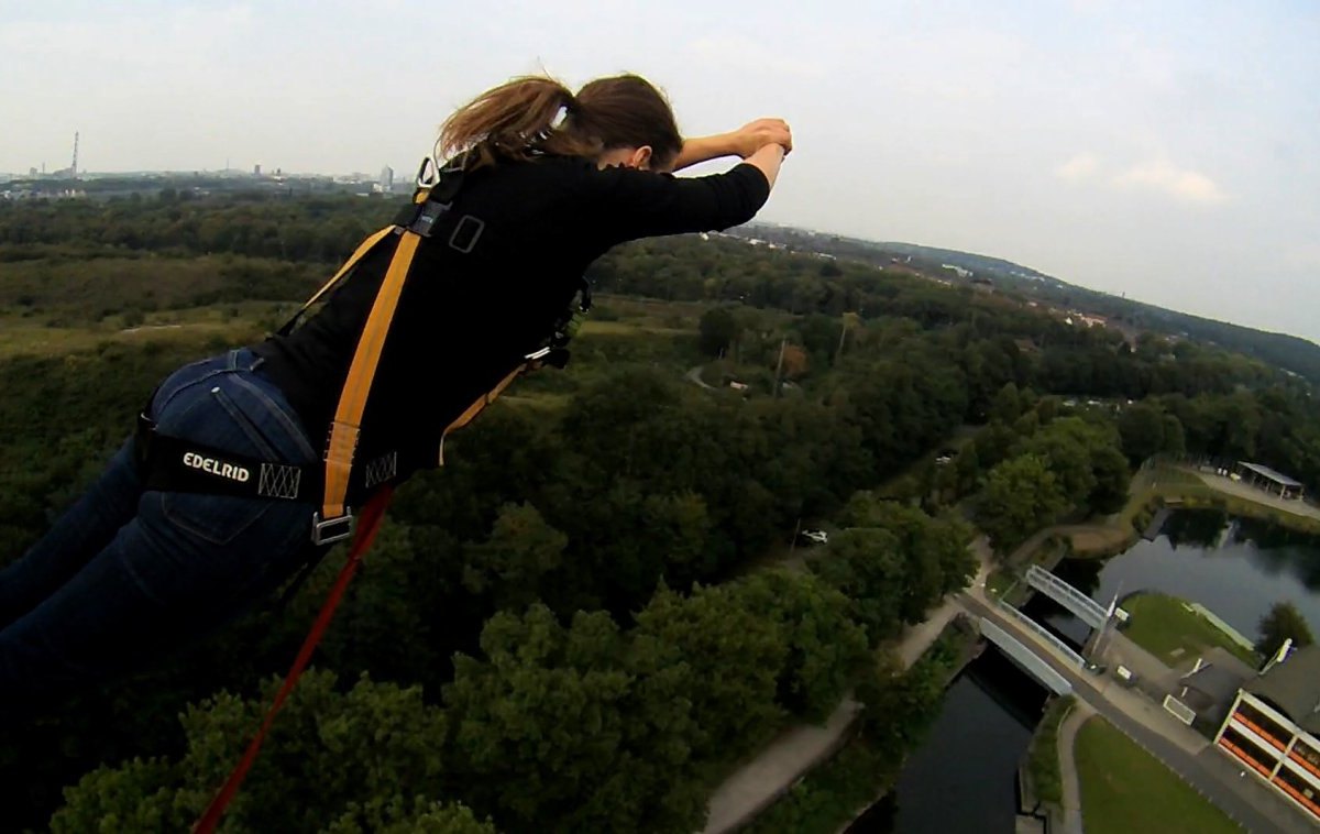 Bungee-Jumping-Duisburg-Jochen-Schweizer-2.jpg