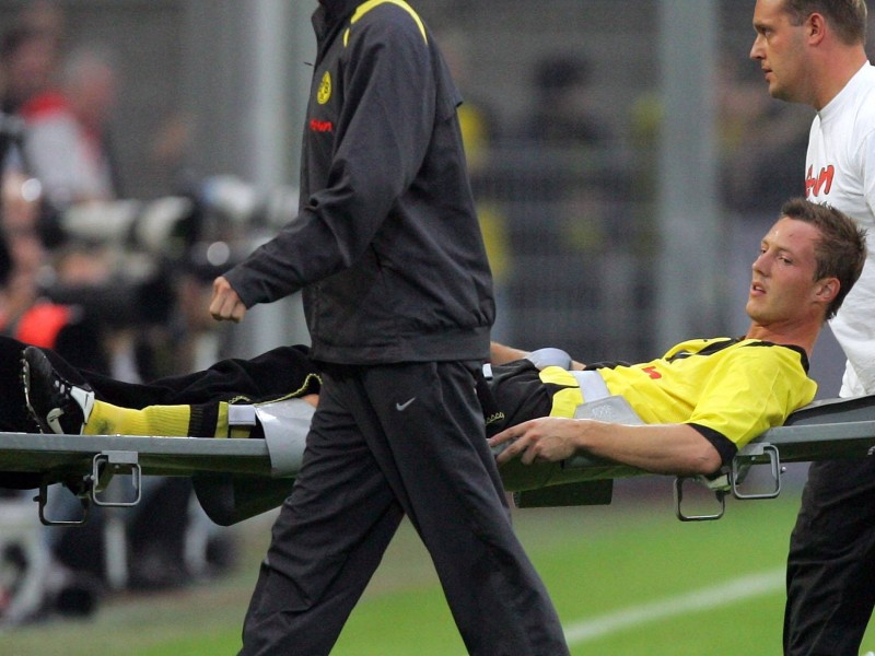 Er kam, sah und verletzte sich schwer. Cedric van der Gun sollte unter Bert van Marvijk die Außenbahnen beackern. Doch direkt in seinem zweiten Spiel für die Profis riss er sich das Kreuzband. Darauf bestritt er nach langer Verletzungspause nur noch eine Partie für Borussia Dortmund und wurde nach nur einer Saison wieder verkauft.