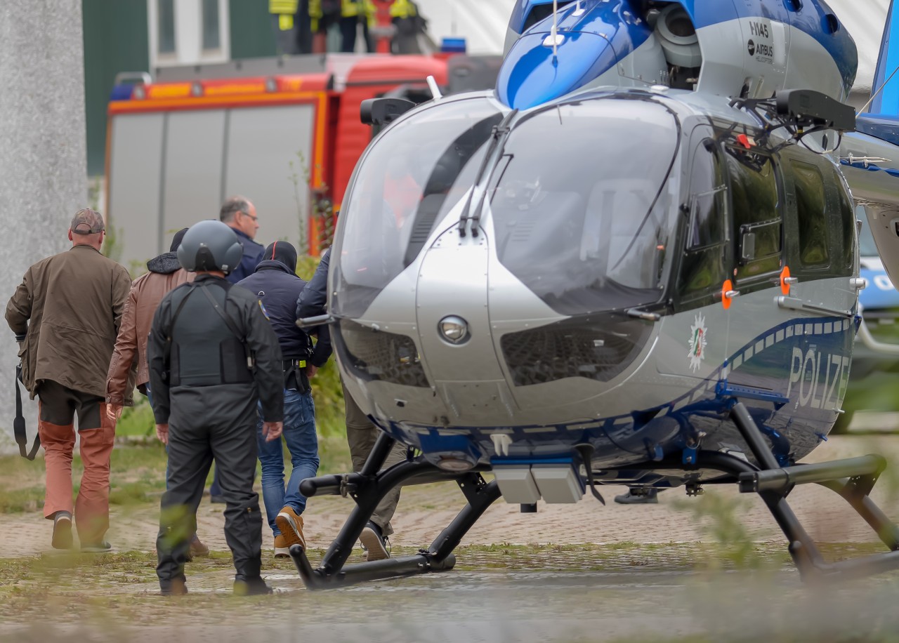 Hier wird der "Patron" des Miri-Clans abgeführt.