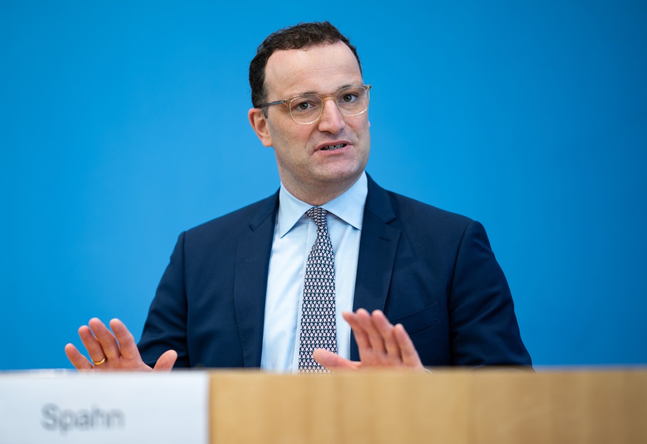 Corona: Gesundheitsminister Jens Spahn korrigiert seine Impfprognose angesichts der Aufhebung der Priorisierung nach unten. (Archivfoto)