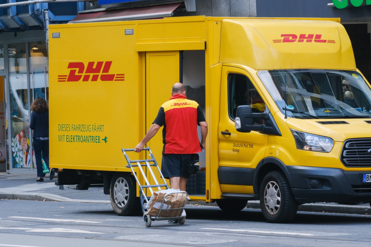 Eine DHL-Kundin ist wütend - mit dieser Antwort hat sie jedoch nicht gerechnet. (Symbolbild) 