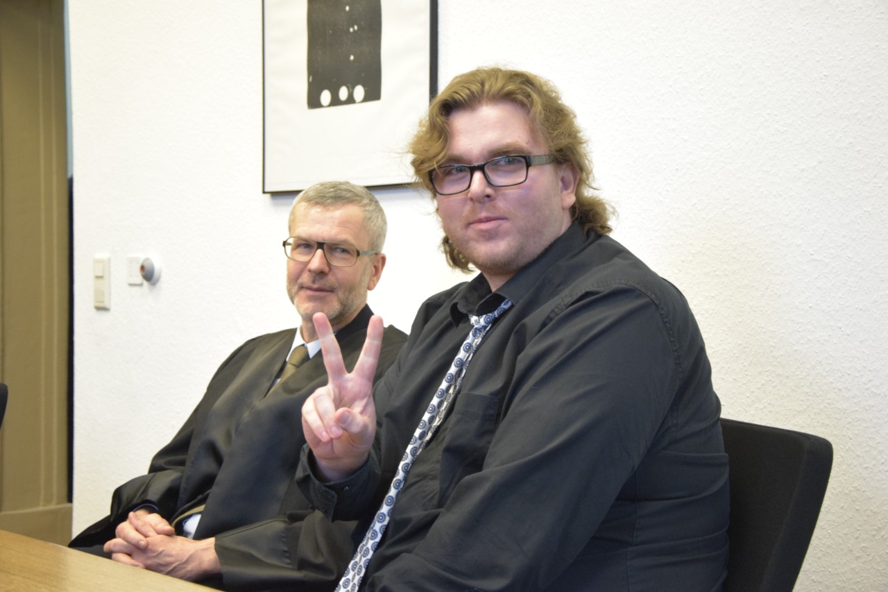 Gerrit Starcezwski (rechts) mit seinem Verteidiger Heiko Fleischer (48). 