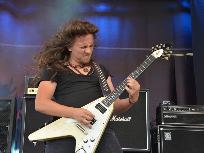 Die Band Ketzer bei ihrem Auftritt im Amphitheater Gelsenkirchen. Dort fand wieder das Rock Hard Festival statt.