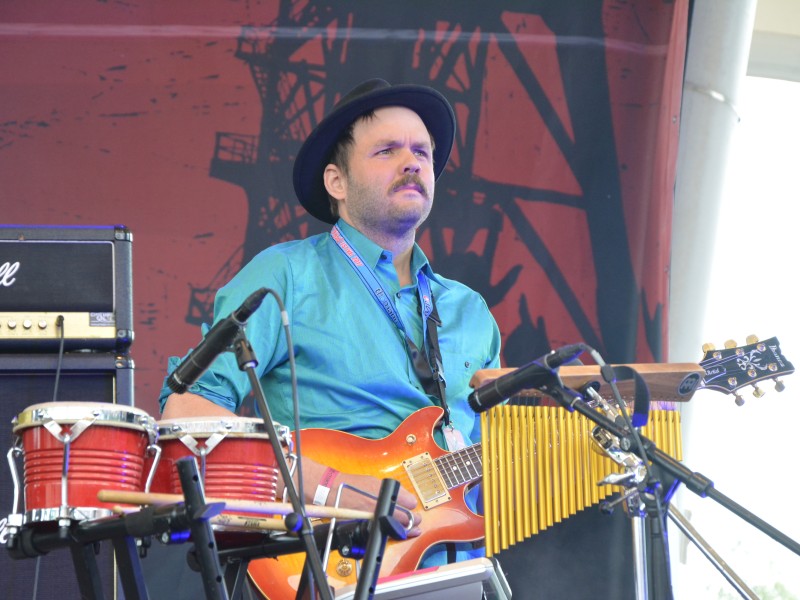 Die Band The Night Flight Orchestra bei ihrem Auftritt im Amphitheater Gelsenkirchen. Dort fand wieder das Rock Hard Festival statt.