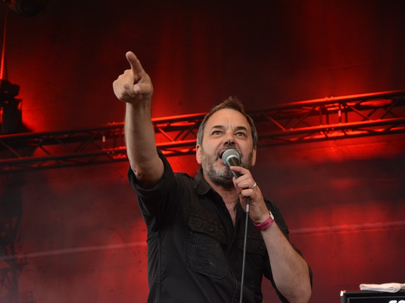 Die Band Skyclad bei ihrem Auftritt im Amphitheater Gelsenkirchen. Dort fand wieder das Rock Hard Festival statt.