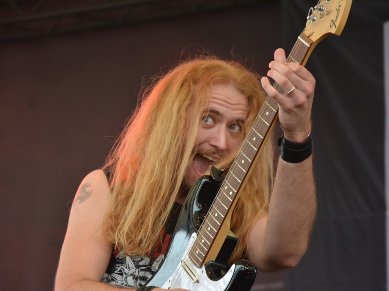 Die Band Monument bei ihrem Auftritt im Amphitheater Gelsenkirchen. Dort fand wieder das Rock Hard Festival statt.